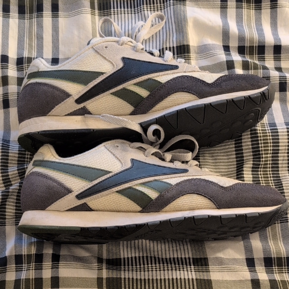 Reebok Men's Cream and Gray Sneakers